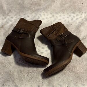 Earth Origins Dark Brown Heeled Boots size 9 NWOB
